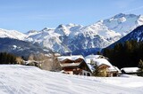 Fototapeta Krajobraz - Ski resort view in winter with chalets and Mont Blanc mountain in the background 