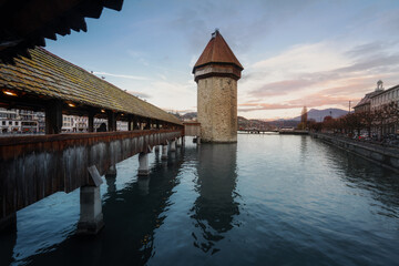 Wall Mural - Chapel Bridge (Kapellbrucke) at sunset - Lucerne, Switzerland