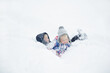 © Виктория Кузнецова - children play in the snow