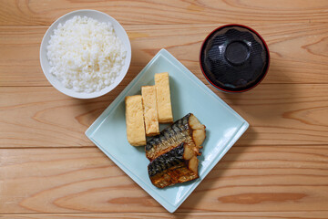 Poster - 皿にのせた鯖の塩焼きとだし巻き卵