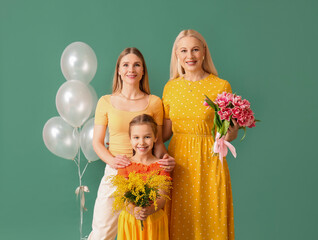 Canvas Print - Young woman with her little daughter, mother and gifts on green background