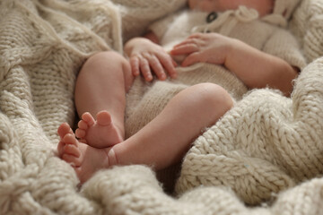 Canvas Print - Adorable newborn baby lying on knitted plaid, closeup