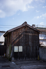 日本の岡山県笠岡市のとても古くて美しい建物