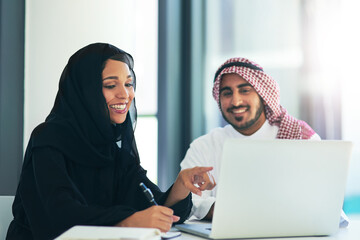 Aufkleber - Working together to achieve the dream of the team. Shot of two muslim coworkers using a laptop together in a modern office.