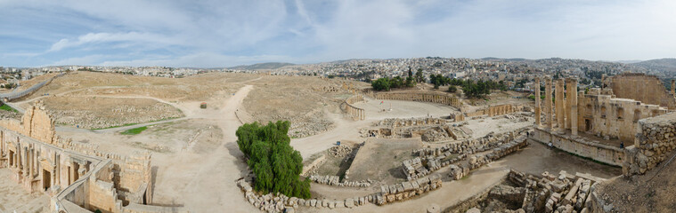 Sticker - Panoramic view of the columns of the cardo Maximus, Ancient Roman city of Gerasa of Antiquity,Jerash