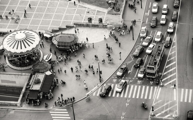 Canvas Print - Paris, France - July 22, 2014: Overhead aerial view of tourists and traffic in Paris.