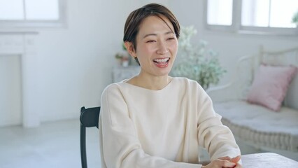 Aufkleber - 会話する女性　インタビュー