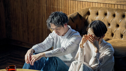 Leinwandbilder - 悲しい表情のカップル