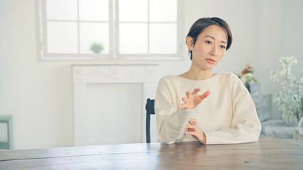 Aufkleber - 会話する女性　インタビュー