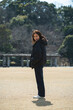 © peach100 - 公園で遊ぶ女性