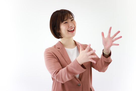日本手話を話す女性「拍手」