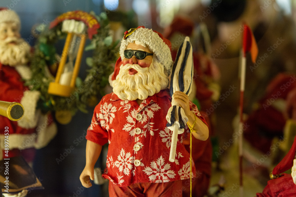 ダンシングサンタ　アロハシャツ付 アロハシャツを着てサングラスをかけた南国のサンタクロース Stock