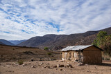 Fototapeta  - Casa de campo abandonada en las cercanías de Ovalle, sectores duramente afectados por sequía