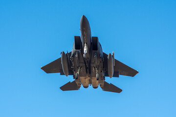 Poster - Avión de combate F-15 aterrizando