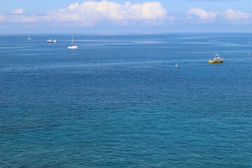 Poster - Beautiful view of the boats sailing in the Oneo Bay. Kona, Hawaii