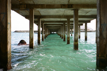 Poster - Perspective photo under the pier bridge Oahu Hawaii