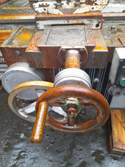 Canvas Print - Vertical shot of an old rusty lathe outside in the rain