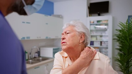 Wall Mural - senior woman patient explaining her problems to doctor in clinic.