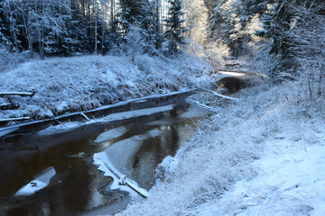 Sticker - Beautiful view of a frozen river in winter with ice blocks and forest