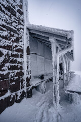 Canvas Print - Vertical shot of a building under the snow