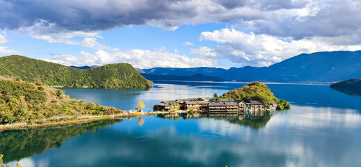 Poster - Scenery of houses on the bay of a lake or river surrounded by scenic hills