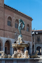 Canvas Print - Vertical shot of the Statue of Fortuna, a Historical landmark in Fano, Italy