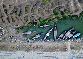 Canvas Print - Aerial view of the multiple boats parked on the shore of the sea