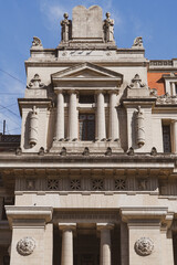 Canvas Print - Beautiful view of a modern building in a city on a sunny day