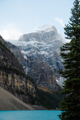 Canvas Print - Closeup of a lake surrounded by mountains