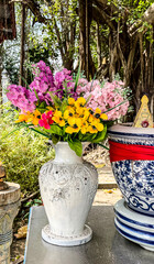 Wall Mural - bouquet de fleurs en offrande dans le temple Huay Sai Tai entre Cham et Hua Hin