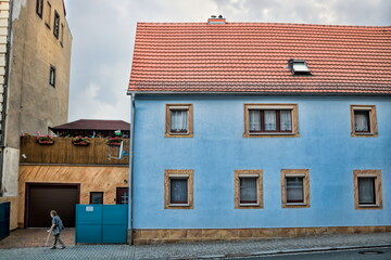 Wall Mural - zittau, deutschland - altes blaues haus mit garage