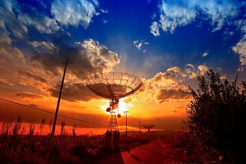 Wall Mural - the silhouette of a radio telescope observatory