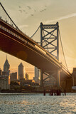 Fototapeta Nowy Jork - Ben Franklin Bridge in the sun 