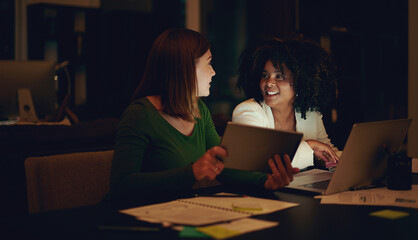 Aufkleber - I think the boss will be really impressed with how much we did. Shot of two businesswomen working together in an office at night.
