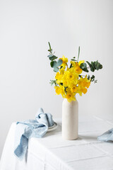 Fotomurales - Concept of romanitic Easter table with flowers and white tablecloth, selective focus image