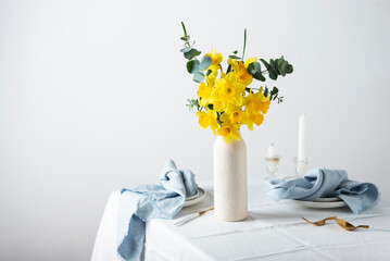Fotomurales - Concept of romanitic Easter table with flowers and white tablecloth, selective focus image