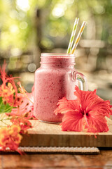 Canvas Print - Closeup of a strawberry smoothie with Hibiscus flowers