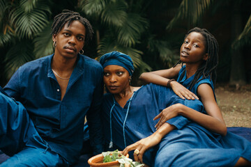 Canvas Print - Portrait of African nature indigo activists 