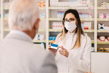 a female pharmacist giving therapy to old man during covid.