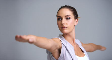 Poster - Shes dedicated to fitness. An attractive young woman exercising in studio.