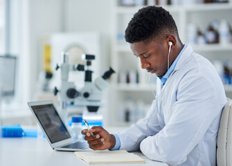 Aufkleber - Research has no substitute. Cropped shot of a focused young male scientist working on his laptop while being seated inside of a laboratory.