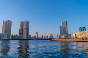 Poster - 東京都江東区豊洲の夕方の都市景観