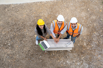 Aufkleber - Engineers and architect discussion for plans for new home and working on a building site,Architecture concept.