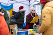 © Halfpoint - Volunteers distributing food and drink to refugees on the Ukrainian border, humanitarian aid concept.