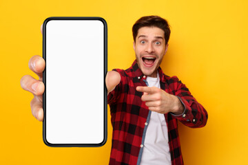 Aufkleber - Shocked guy pointing at white empty smartphone screen