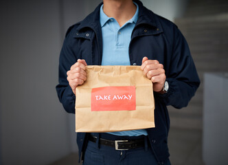 Leinwandbilder - What great service, the food is still warm. Cropped shot of an unrecognizable man delivering take away food.