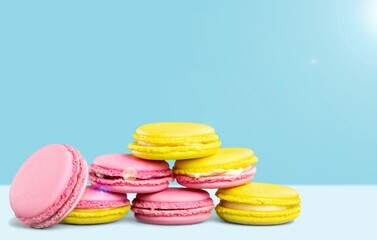 Canvas Print - Homemade tasty sweet macaroons in different colors