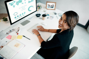 Aufkleber - Success waits for no one. Cropped portrait of an attractive young businesswoman sitting alone in her office and using her computer.