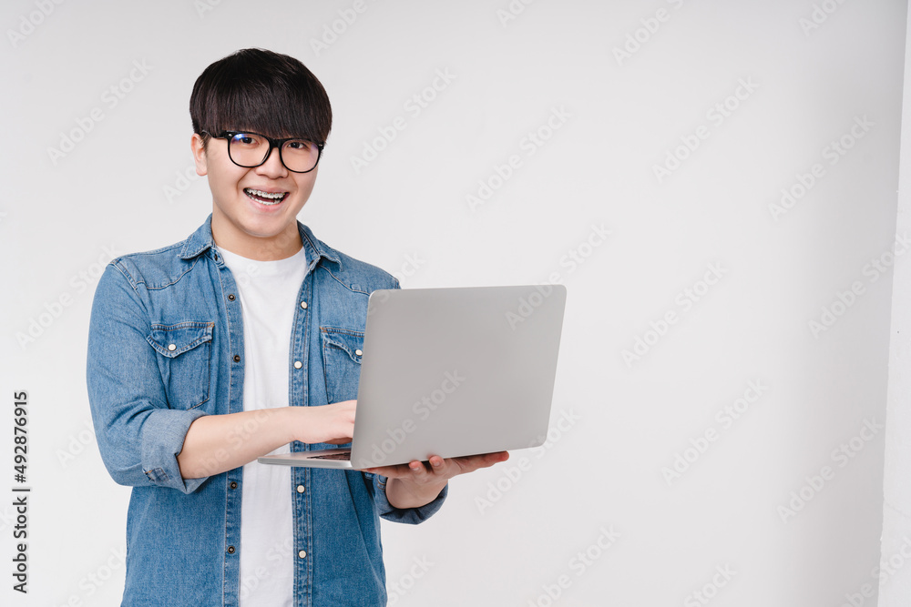 Foto stock di Happy asian korean young coder programmer student man ...