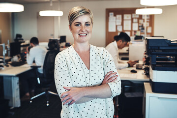 Poster - Shes here to implement structure in the office. Portrait of a businesswoman in the office while her colleagues are working in the background.